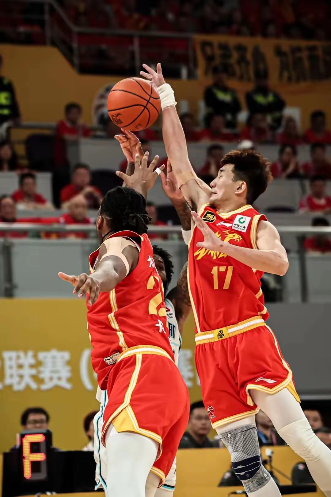 爱游戏-赛后NBA季后赛焦点战，广厦男篮防线松动，目标明确，轮换策略成焦点的简单介绍